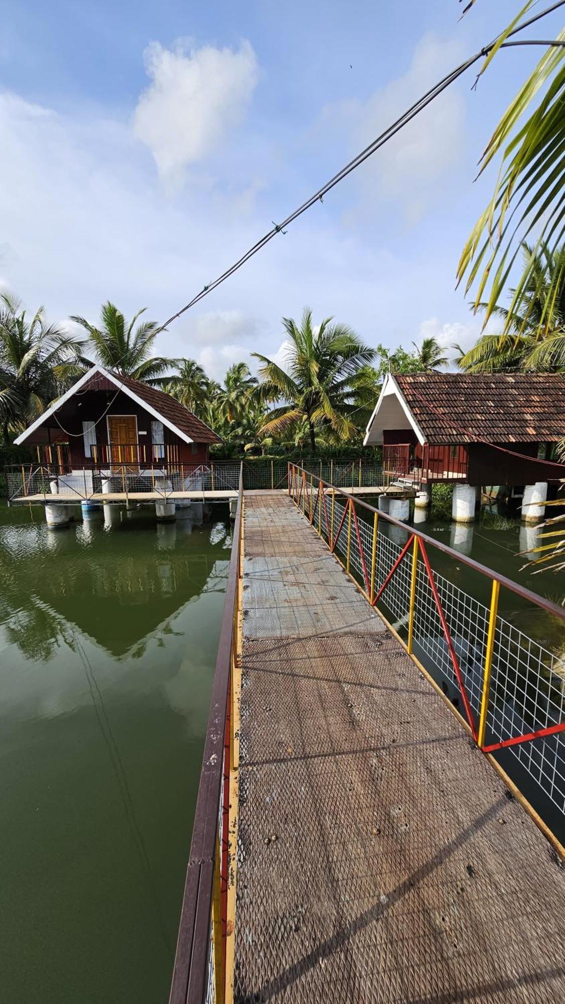 Munroe Island Lake Resort Mundrothuruth Exteriör bild