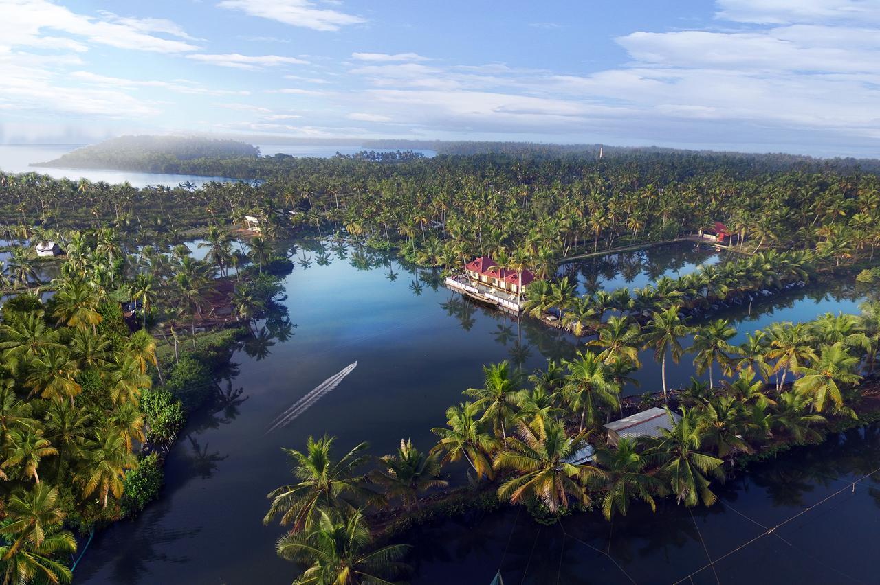 Munroe Island Lake Resort Mundrothuruth Exteriör bild
